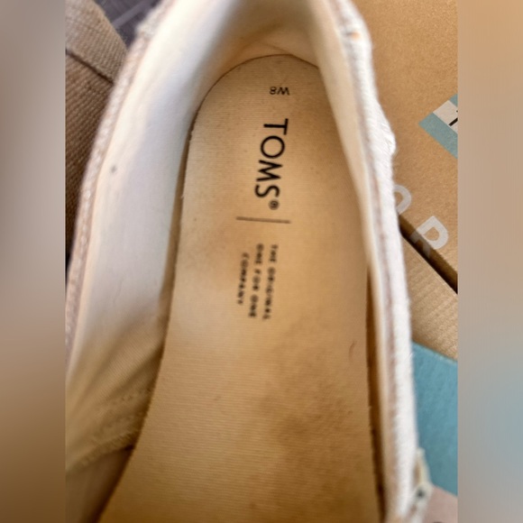 # Women’s TOMS Alpargata Natural Metalic Woven slip-on in beige Size 8W. - Picture 6 of 9